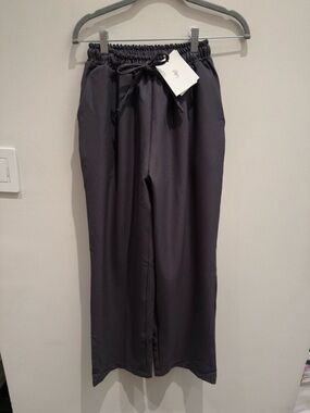 NWT- The Frankie Shop Janell Flowy Pants Dark Gray Size XS Women’s